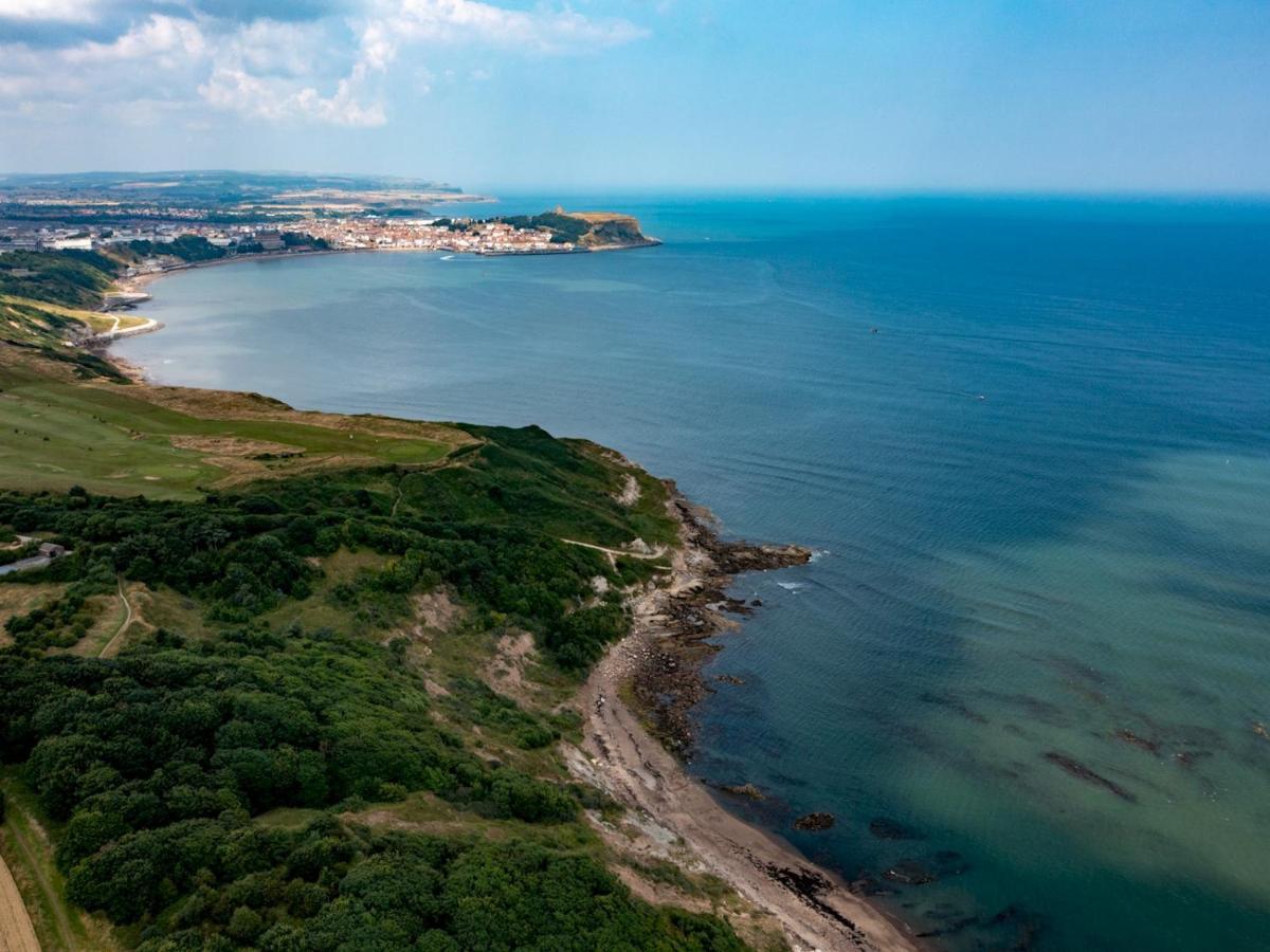 Pass The Keys Amazing 4 Bedroom Property- Hot Tub & Sea Views Scarborough Exterior photo